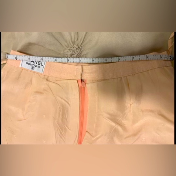 Chanel Skirt in beautiful light blush/ peachy color & gold gorgeous buttons. - Picture 5 of 6